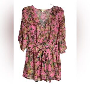 Gianni Bini floral, light weight material romper: medium tag, v-neck, 3/4 sleeve